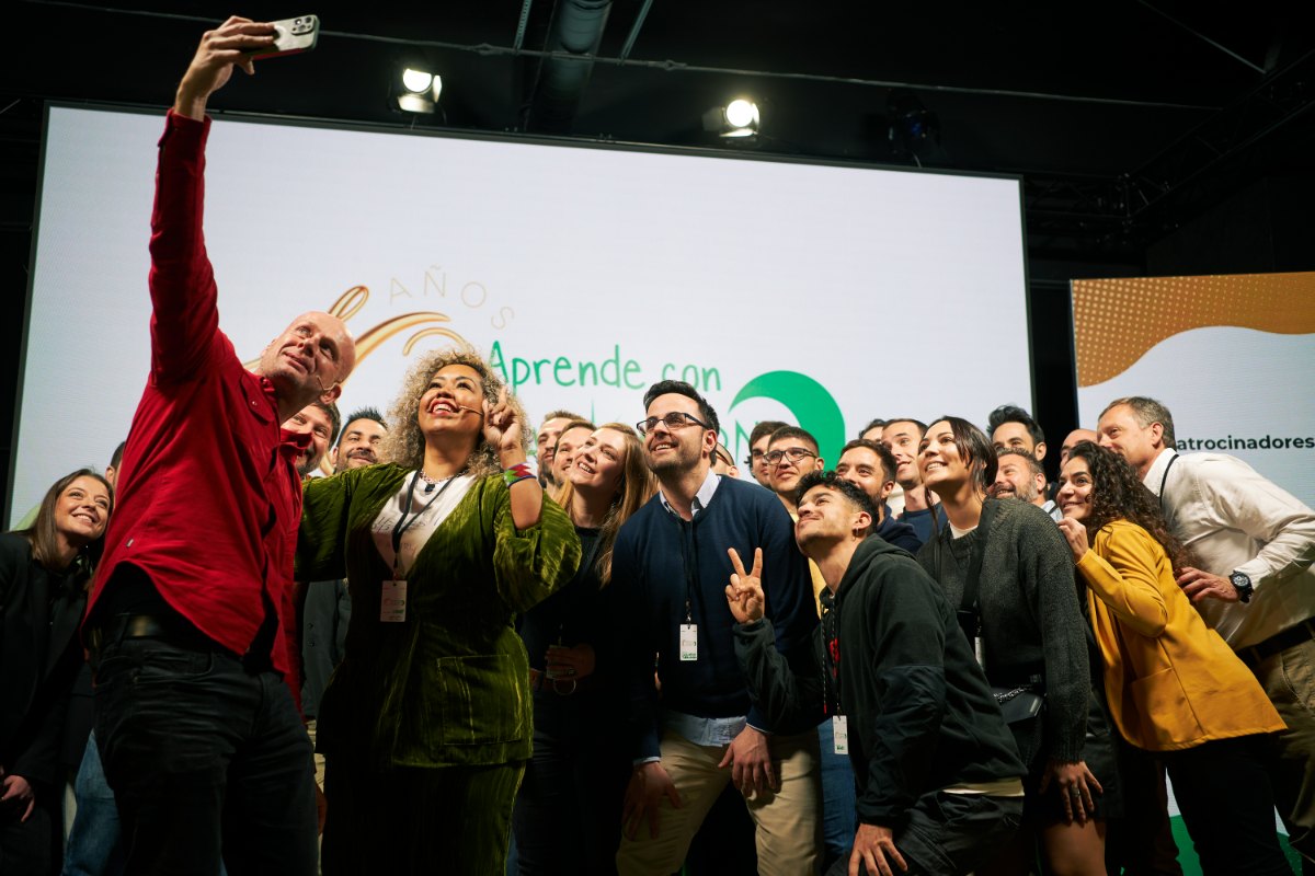 Equipo y asistentes del evento